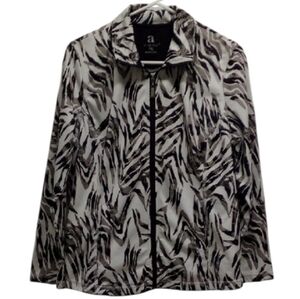 Ac-tiv-ology Black and White Zip Up Patterned Jacket